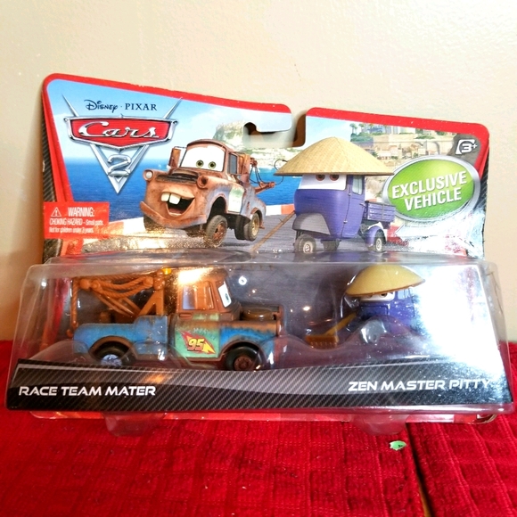 Disney Pixar Cars 2  Race Team Mater - Picture 1 of 1